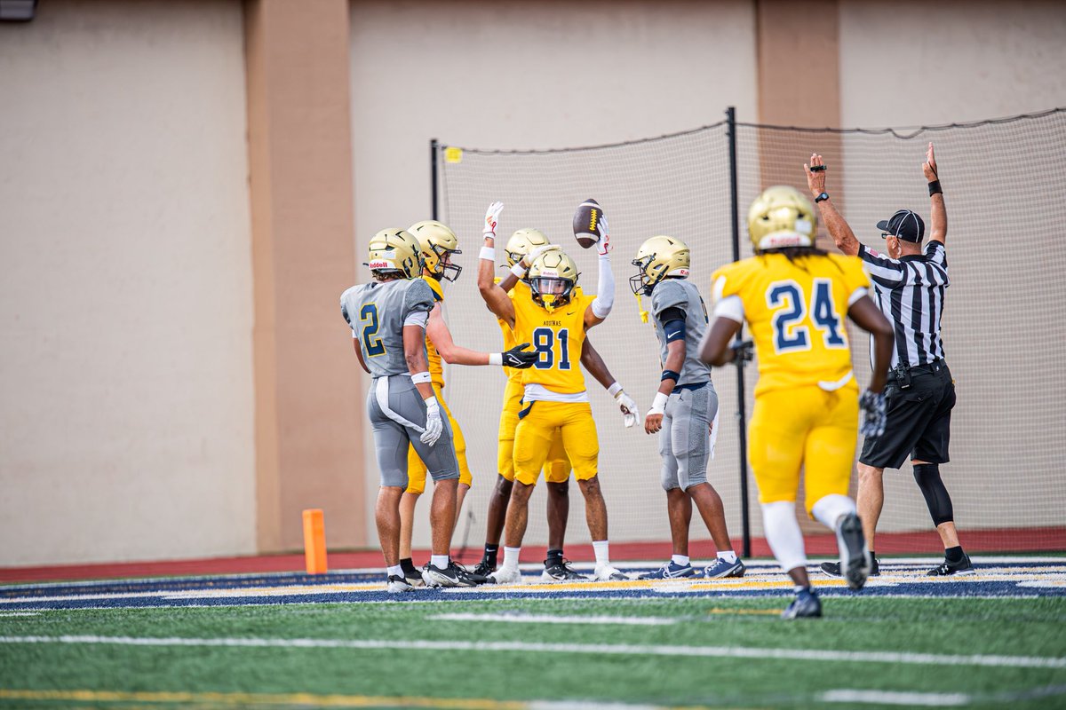 AquinasAthletics tweet media