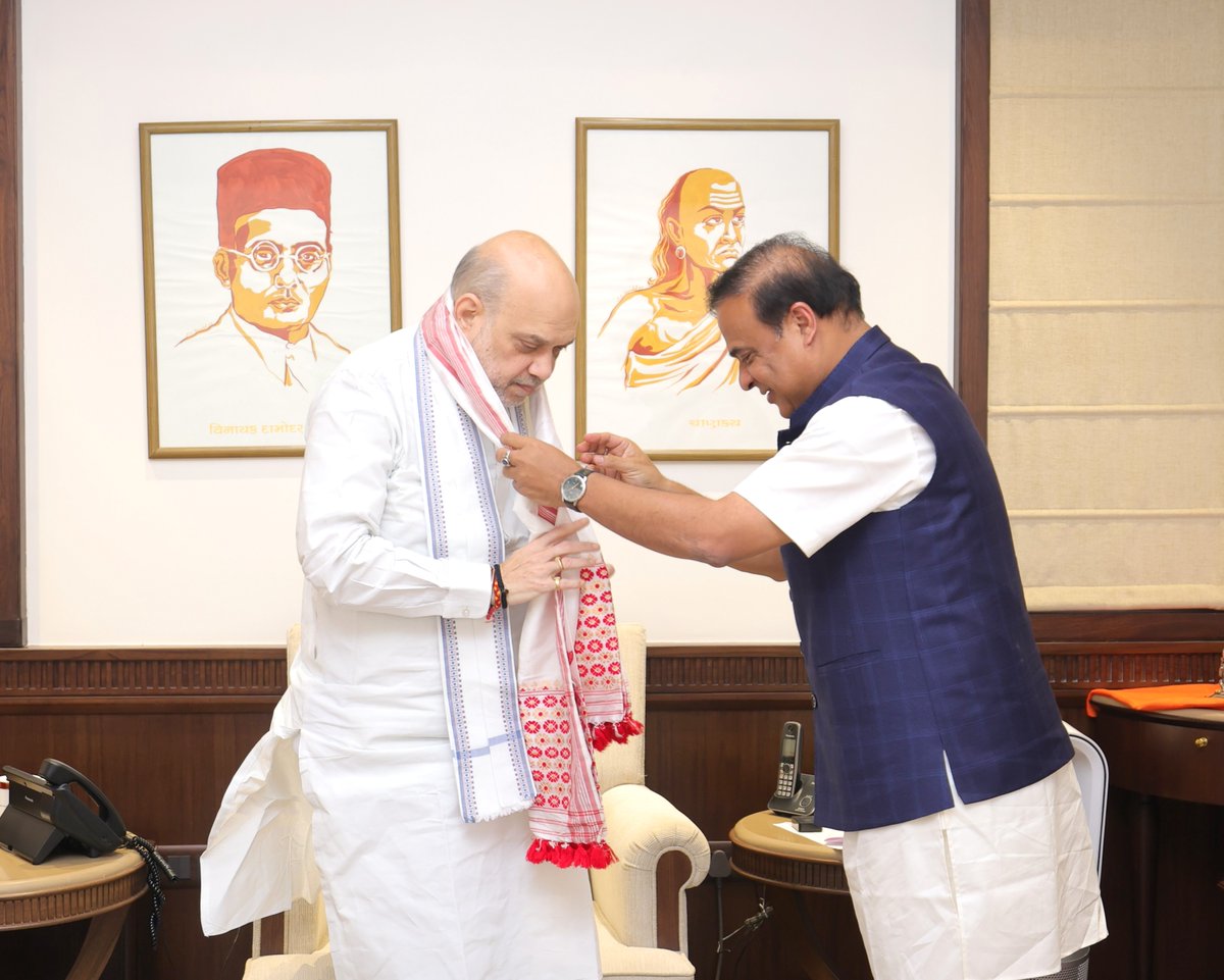 HMOIndia's tweet photo. The Chief Minister of Assam, Shri @himantabiswa met Union Home Minister and Minister of Cooperation Shri @AmitShah. https://t.co/nJrWiQhTFa