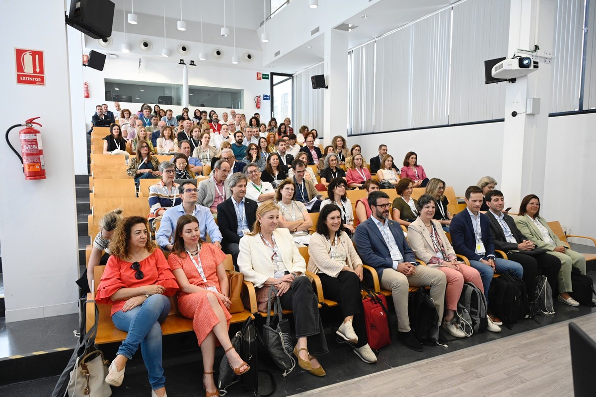 🔬🤝 G9 | Investigación con visión compartida

La #UMU acoge la reunión de la Comisión Sectorial de Investigación del Grupo G9, un espacio clave para impulsar la ciencia desde las universidades públicas.

#InvestigaciónUMU #CienciaQueSuma #GrupoG9