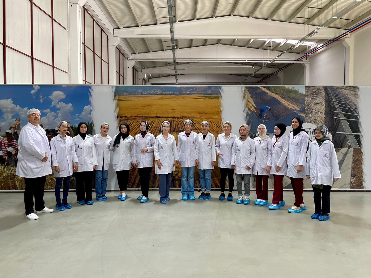 T.C. Gençlik ve Spor Bakanlığı’nın yürüttüğü Üniversite Öğrenci Toplulukları İş Birliği ve Destek Programı (ÜNİDES) kapsamında, "Besin Üretim Aşamalarının Farkına Tanıklık: Bilinçli Tüketim Yolunda Öğrenci Bakışı" projeleri desteklenmeye hak kazanan Yaşam Rehberim Kulübümüz ile