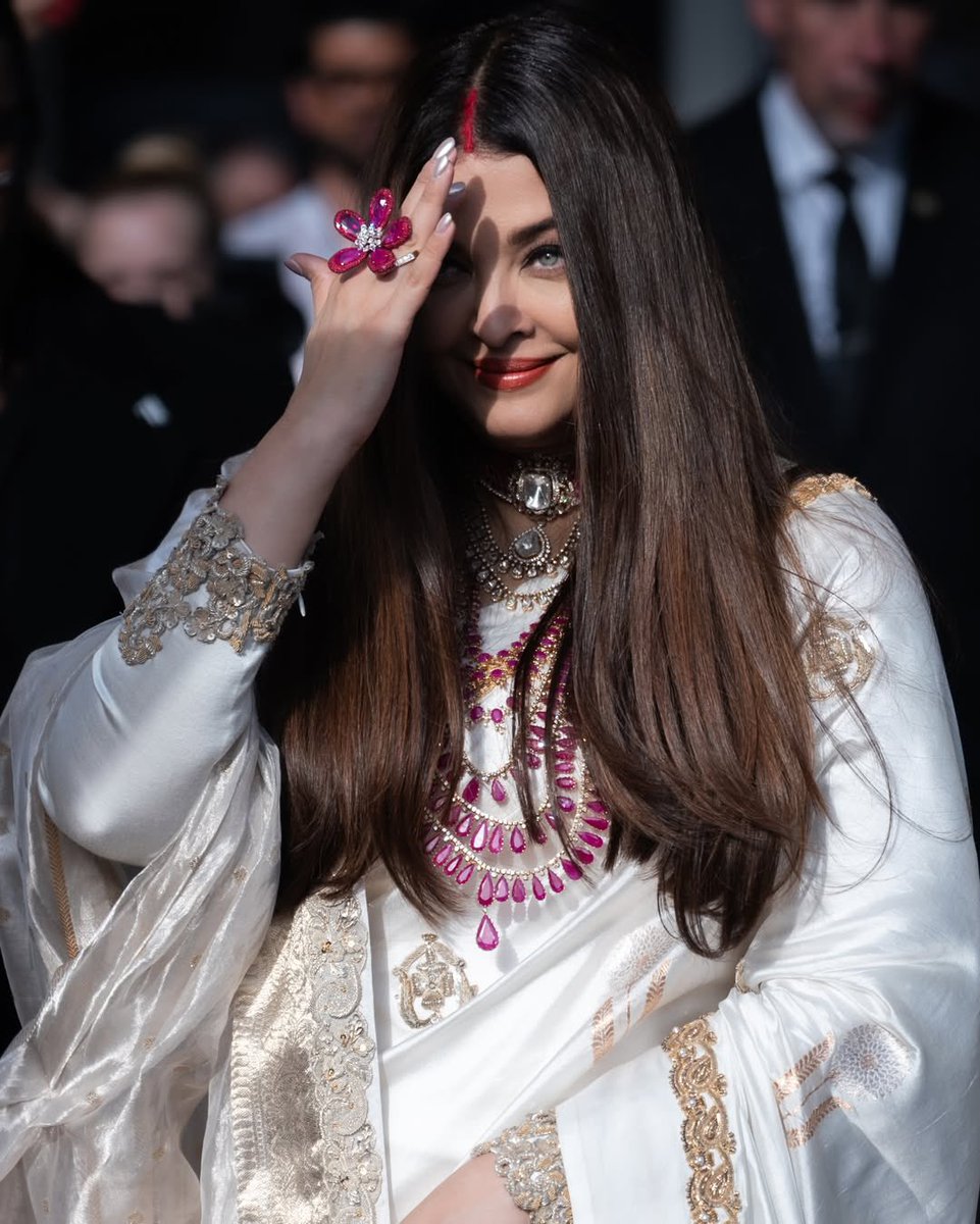 AishwaryaSpice's tweet photo. My sunshine ☀️✨

#AishwaryaRaiBachchan https://t.co/UBklnKMIpM