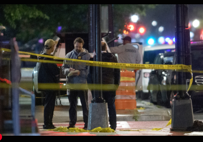 NewDelhiTimes's tweet image. Bonded by work and love, Israeli Embassy colleagues’ lives cut short by gunman
#Gunman #Israel #Embassy 
newdelhitimes.com/bonded-by-work…