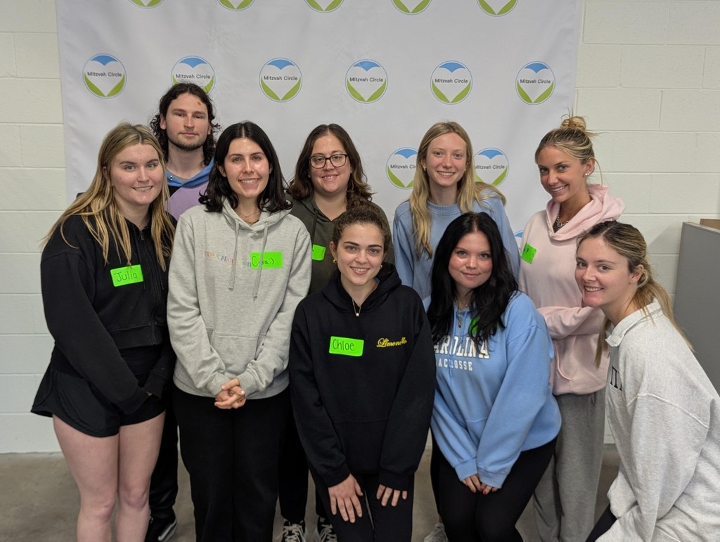 Our newest cohort of interns just wrapped up their first week at Mitzvah Circle and they’re already making a impact! We’re excited to watch them grow and continue making a difference for families in need this summer.