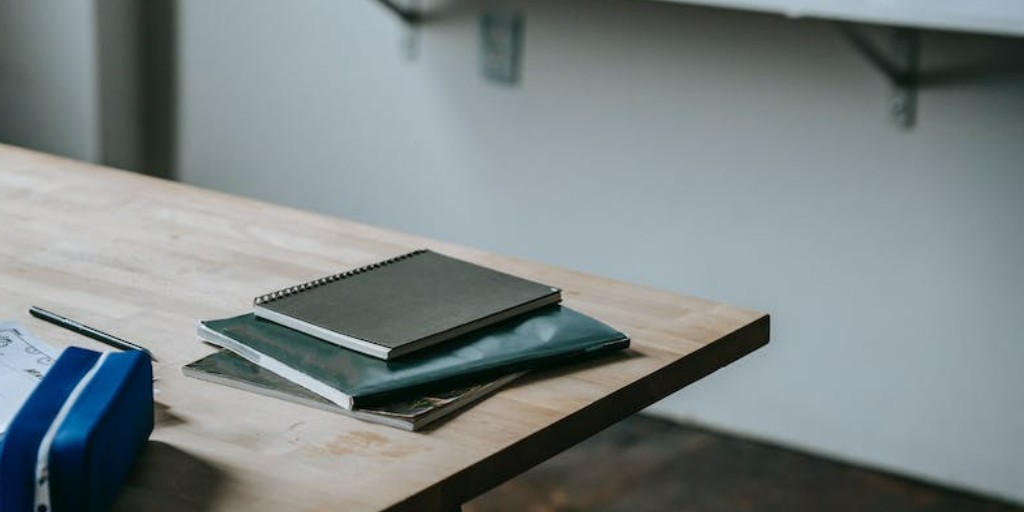 Consultas de la semana | ¿Es «produjeron» o «producieron»?

Es «produjeron». Los verbos terminados en «-ducir» siguen en su conjugación el modelo de «conducir»: «conduje, condujiste, condujo, condujimos, condujeron»; «produje, produjiste, produjo, produjimos, produjeron».