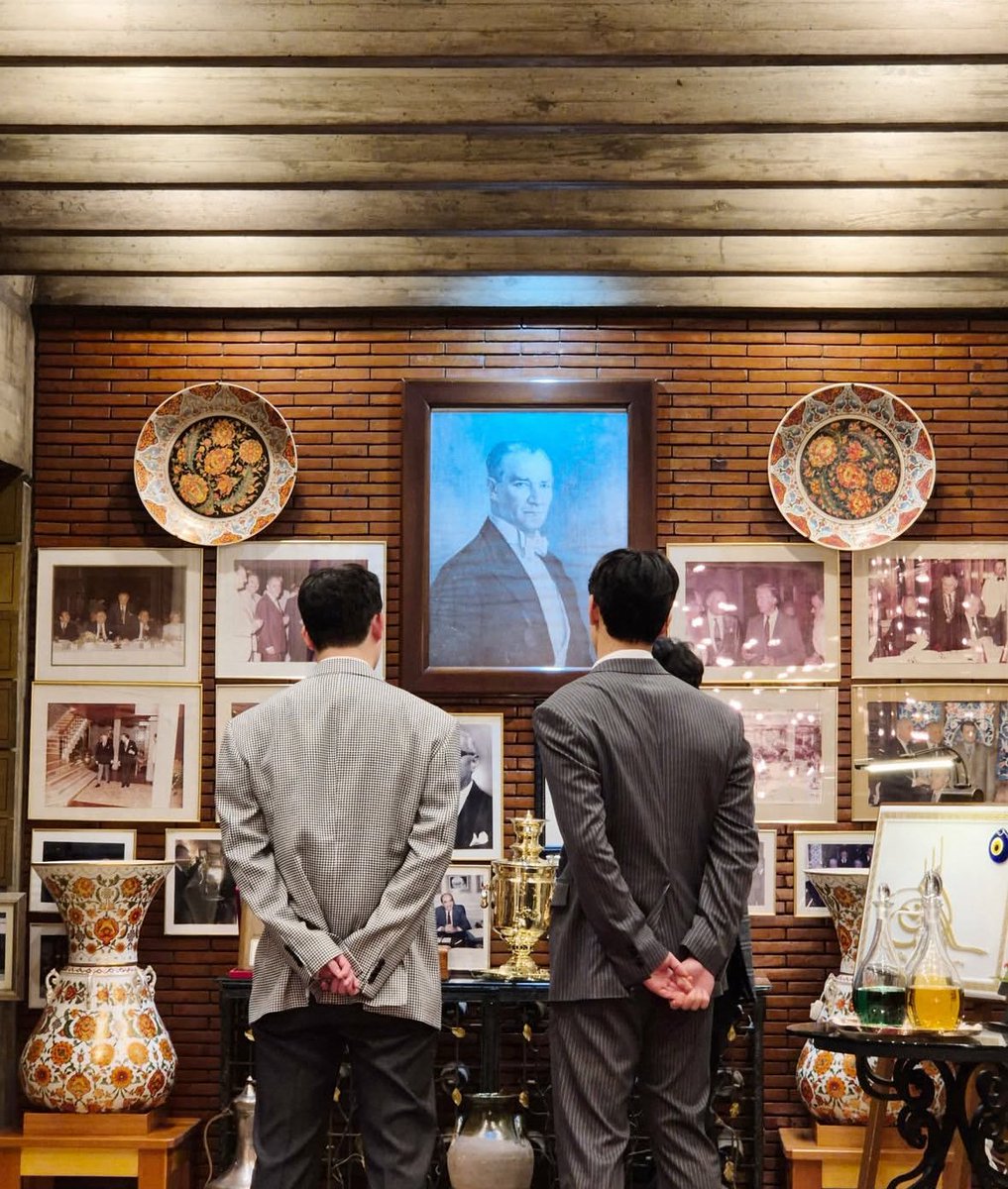 Üzgünüm ama bu fotoğrafla bütün fandomlara koyduk 😼✋🏻