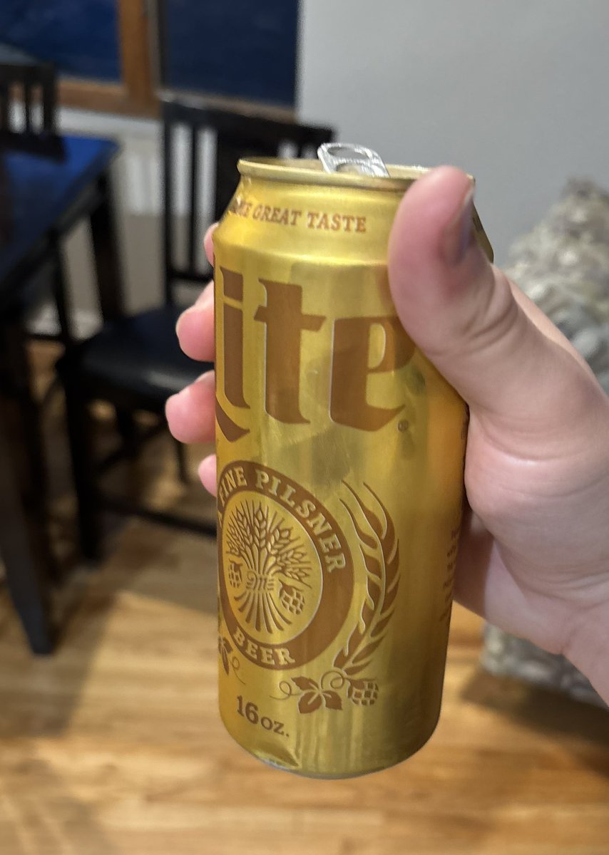chuckfila14's tweet photo. @toni190673 Get yourself a golden beer king https://t.co/IkA6k19wIP