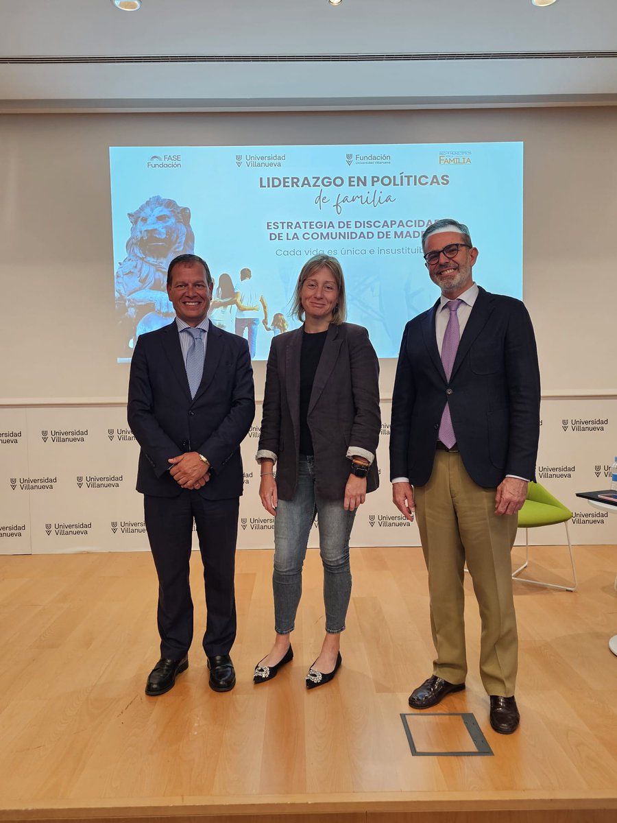 Hoy hemos tenido el inmenso placer de poder debatir sobre discapacidad con Pablo Siegrist Ridruejo, director general de la Fundación Jérome Lejeune, y Alejandra Serrano Fernández, directora general de atención a personas con discapacidad de la Comunidad de Madrid. ¡Gracias!