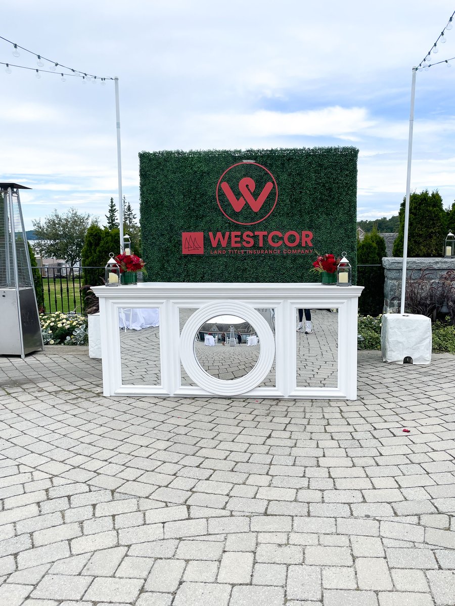 ArtoftheEvent's tweet photo. Transform your corporate gathering with our elegant mirrored white house bar and a stunning hedge wall featuring a custom logo! This branded setup is perfect for outdoor receptions, blending style and function for unforgettable celebrations. #CorporateGatherings #BostonEvents https://t.co/FuKsCn6Wdy