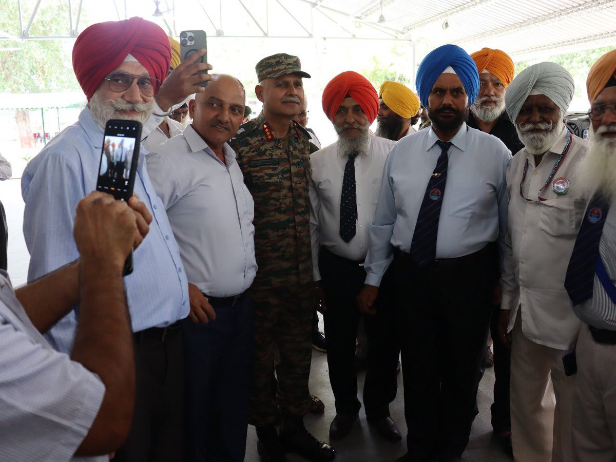 🇮🇳 Strengthening the Soldier - Citizen Bond

GOC #VajraCorps interacted with Army Veterans at Jalandhar Cantonment, expressing heartfelt gratitude for their enduring contribution to nation building beyond the uniform. He also briefed them on the current security scenario,