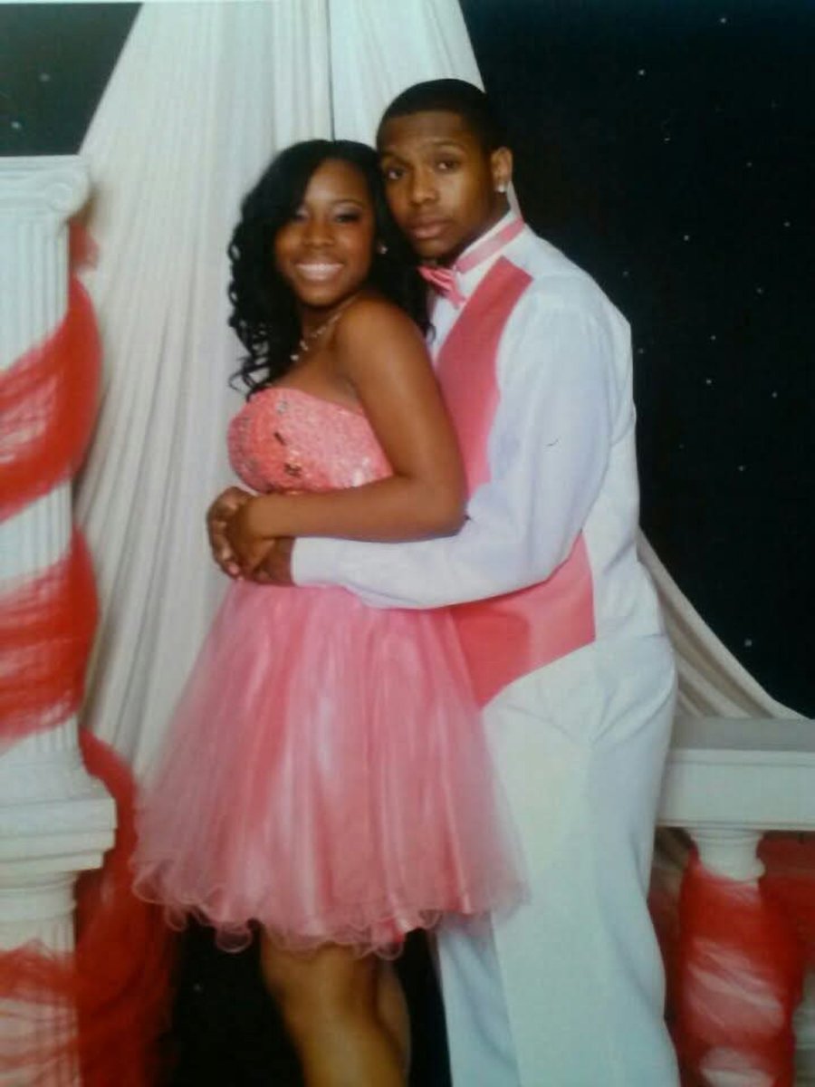 BerryDwan's tweet photo. @BrookieJ07 2013 prom https://t.co/KfnS7xktVp