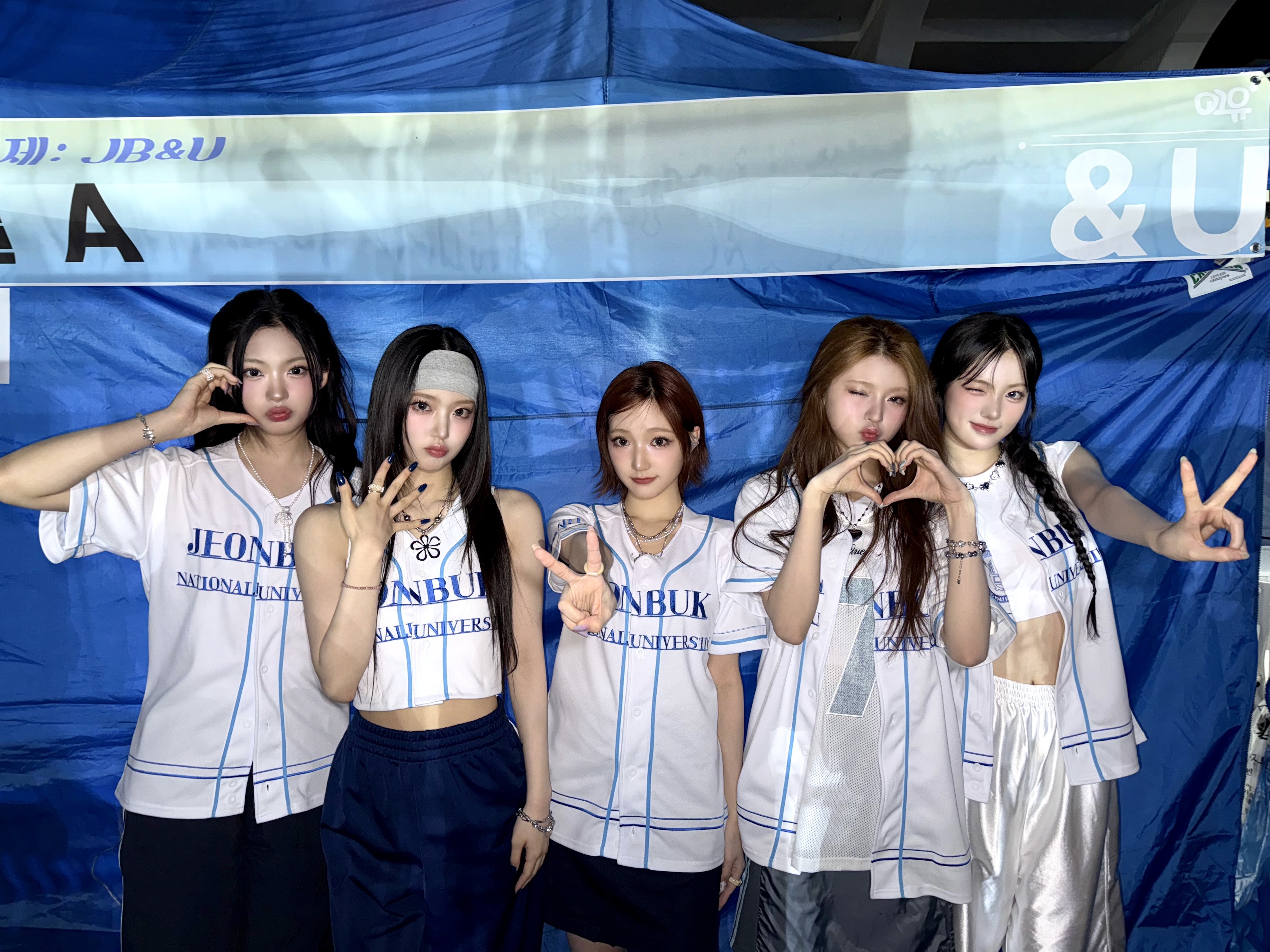 Gro6JE2XgAAJVQ7?format=jpg&name=4096x4096