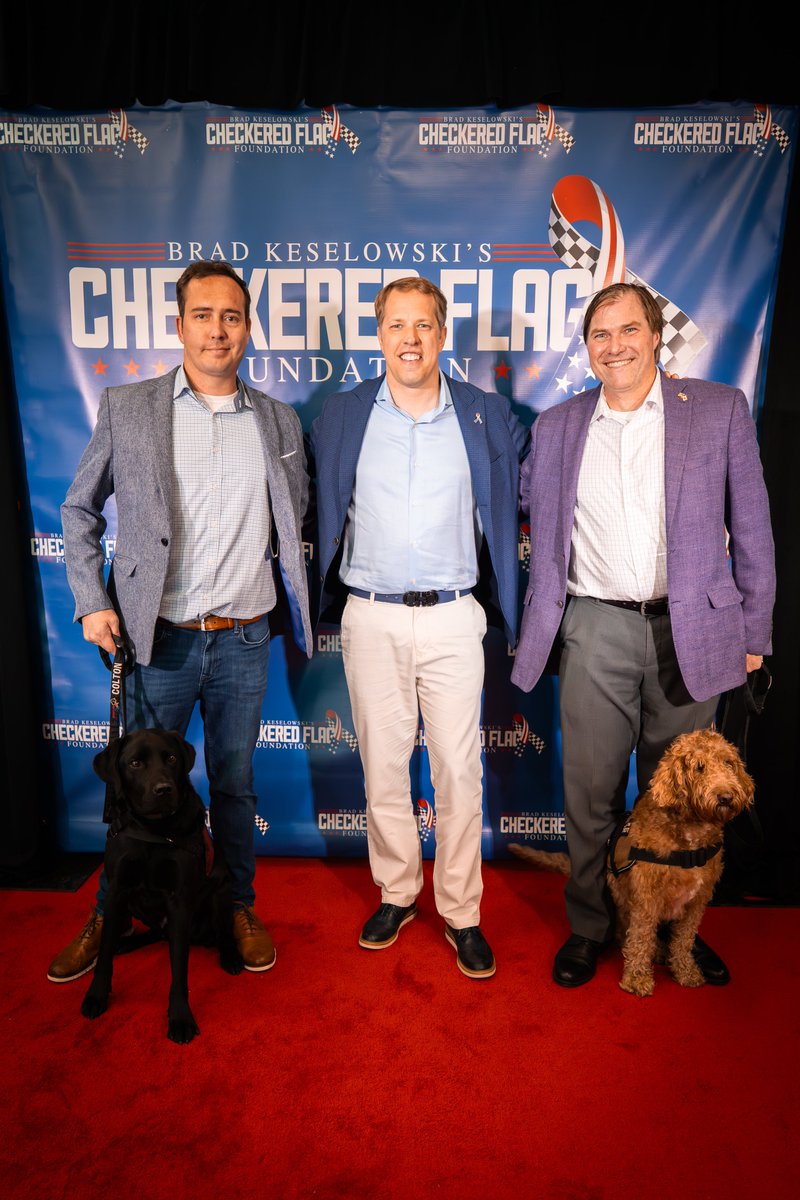 Last night was another very special A Hero's Homecoming event. Thank you to everyone that made the night a success! Because of your support, we were able to award two very deserving veterans their service K9s and raise money for veterans and first responders everywhere. 🇺🇸