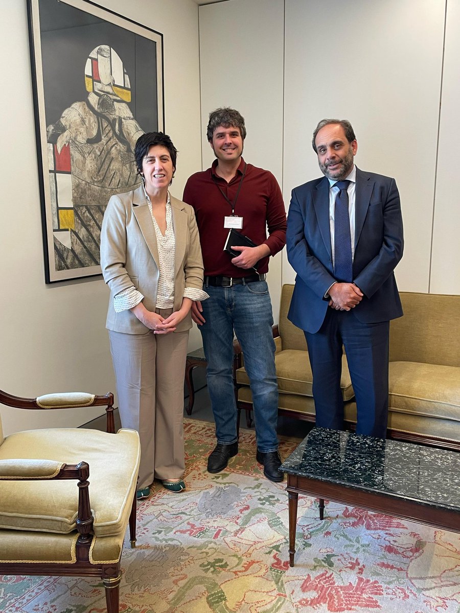 Esta mañana, #DIPLIN hemos tenido una reunión de trabajo con responsables de la DG del Español en el Mundo (<a href="/MAECgob/">Ministerio de Asuntos Exteriores, UE y Cooperación</a>) ¡Gracias por vuestro interés en nuestro proyecto de investigación!