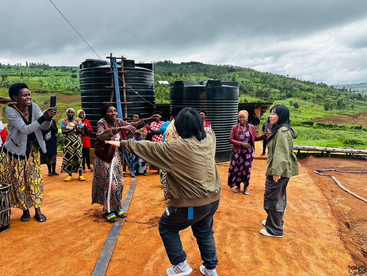 There is always a dance or two with our partners!
Learn from resilient women coffee producers, the science behind your coffee, and see how they use smart farming to fight climate change.

Book your tour and enjoy the trek!

tripadvisor.com/AttractionProd…