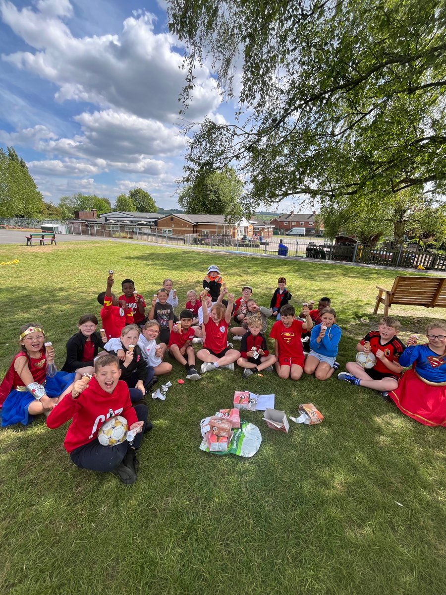 MissPSymons's tweet photo. Year 4 have done amazing winning a times table rockstar competition! 🤘🏻🎸Victory tastes sweet 🍦 https://t.co/VUTIgBwRXT