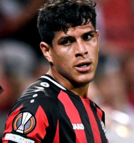 No dañen a nuestros chicos. Un sector neófito de aficionados y periodistas pretenden influenciar la voluntad ingenua y sana de Piero Incapié. NO LE CONVIENE ESPAÑA: a los ecuatorianos les ha ido mal. Por ser sudamericano y 🇪🇨 lo van a discriminar en cada partido y con ínsults …