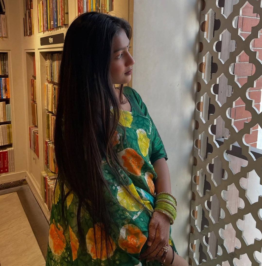 क़ायनात की हर शय में मेरे निशान मिलेंगे,

मुझसे जुदा हो कर वो बस परेशान मिलेंगे।

#ritu
