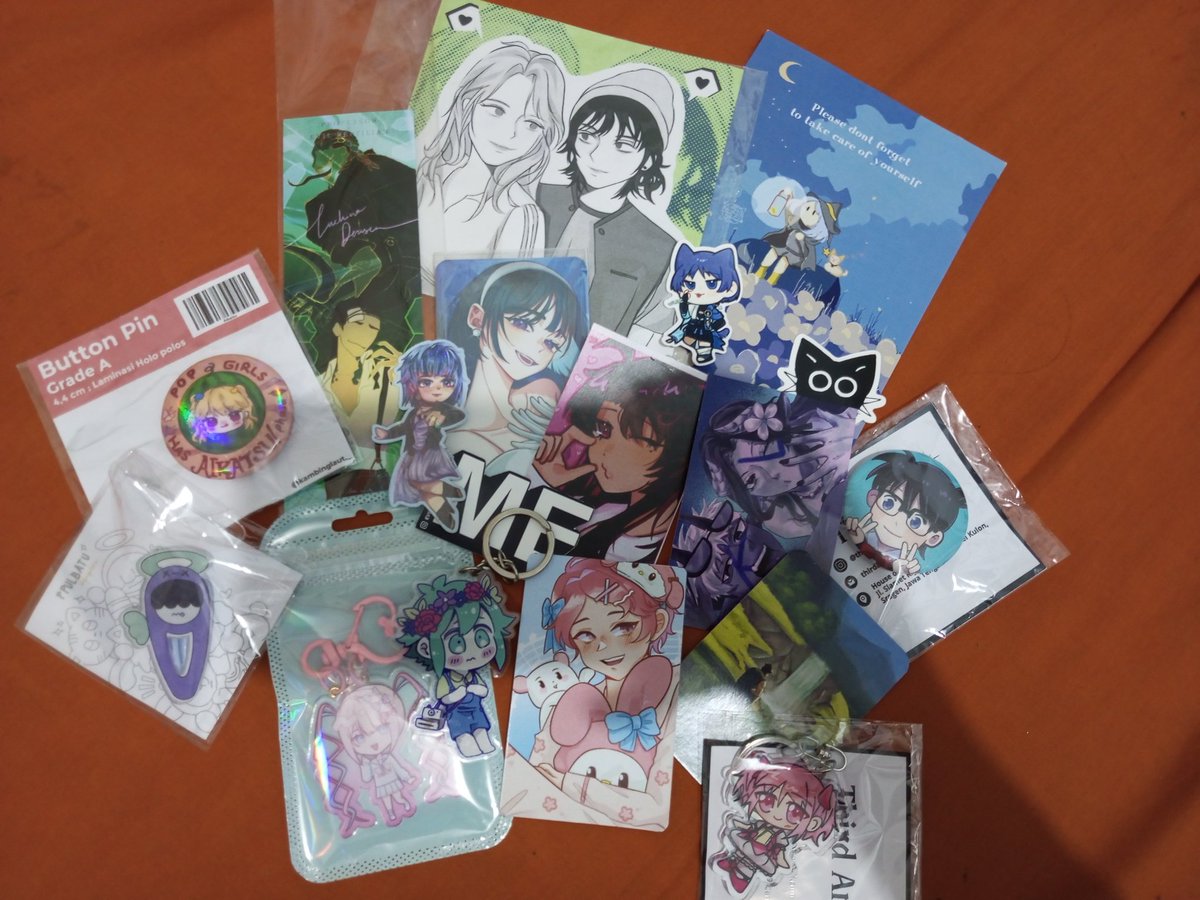 apelarchive's tweet photo. #comipara4 haul btw https://t.co/JX8PBtPiUm