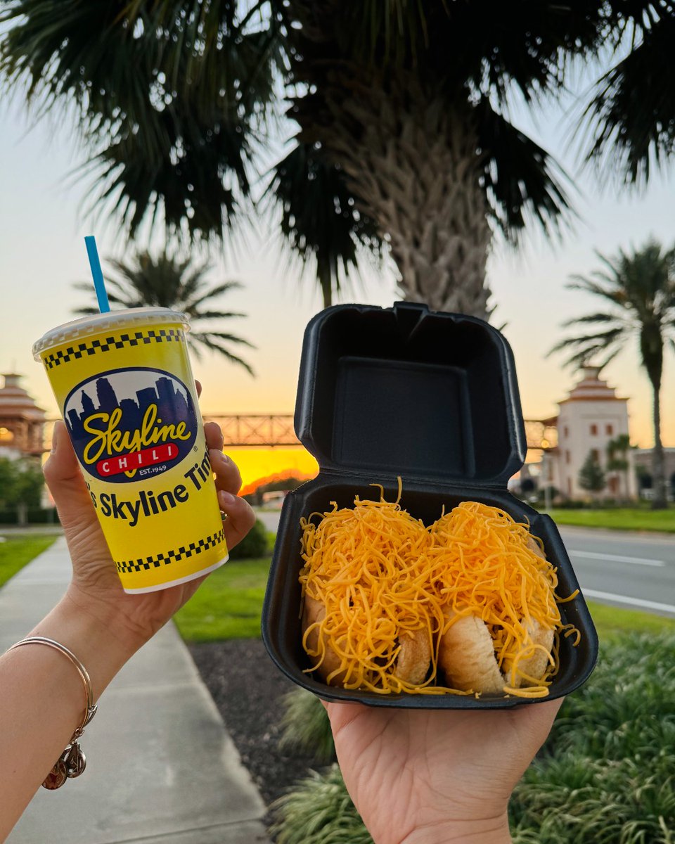 Skyline_Chili's tweet photo. Talk about some magic! ✨ ​

Have a great long weekend! https://t.co/HO6Mrh9TAM