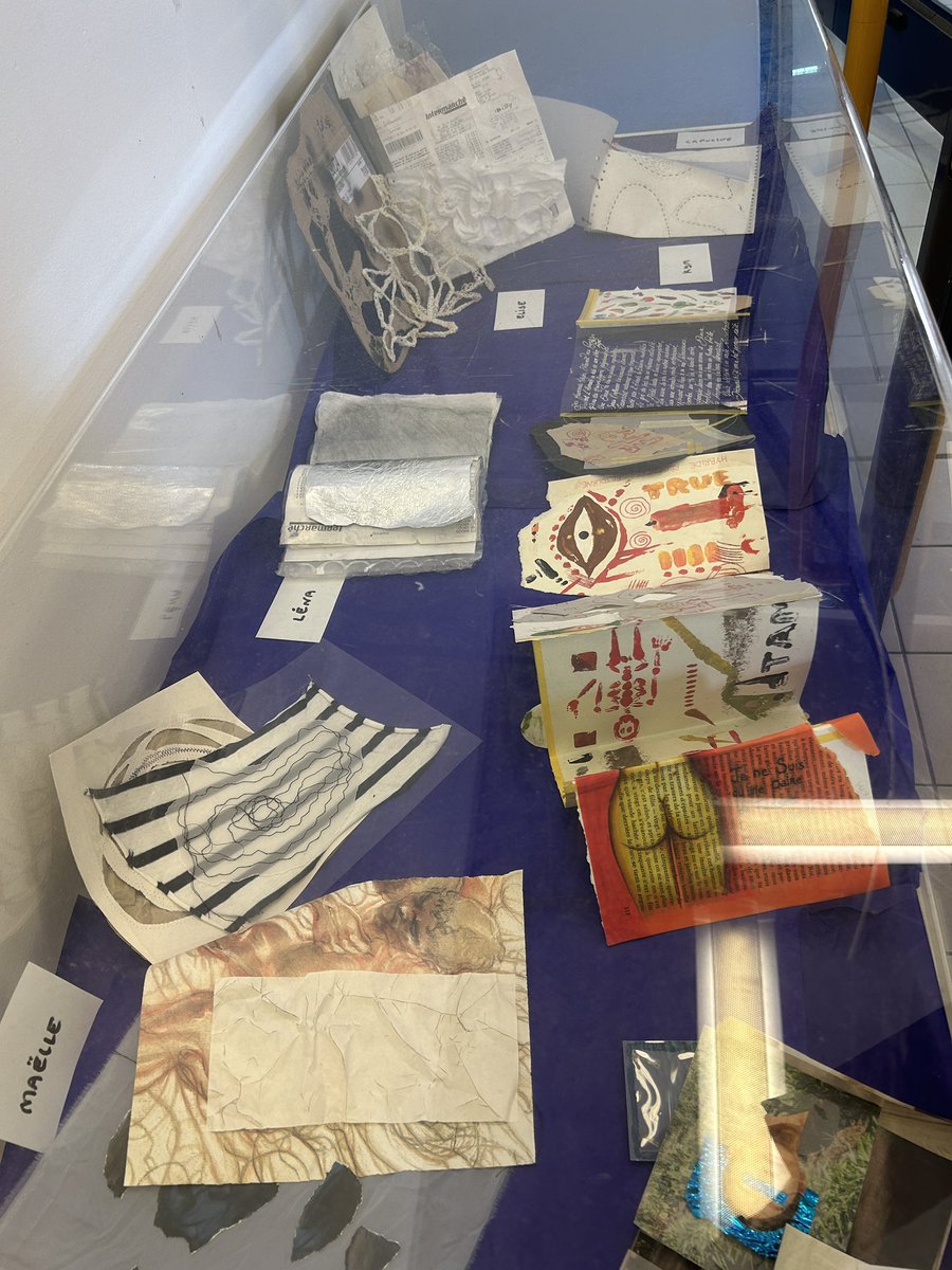 arts_edu_num's tweet photo. 📍Séminaire #IAN #ArtsPlastiques J2
#CommonLab #LaRochelle @UnivLaRochelle 

👁️ Visite de l’exposition des travaux des étudiants à la galerie du lycée Valin - 

✅ Une médiation organisée par les étudiants

👉https://t.co/IUzdNR1W4r https://t.co/CN659C9VeX