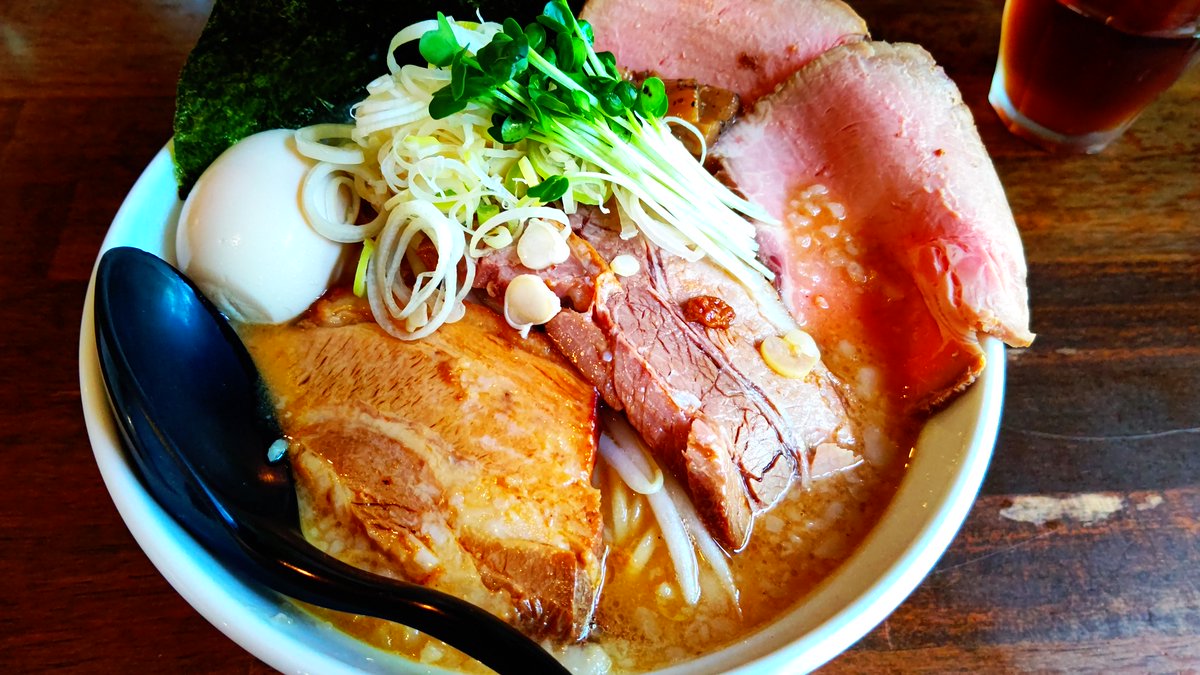 #これを見た人は無言でラーメンの画像を貼る 