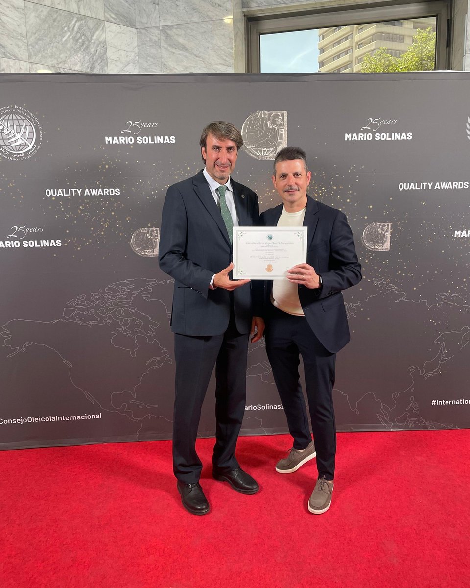 DOSierraMagina's tweet photo. Muy orgullosos de la presencia de @MelgarejoVirgin y @orodecanava como premiado y finalista de los Premios Mario Solinas del Consejo Oleícola Internacional, entre los más prestigiosos del sector, enhorabuena 🥰 https://t.co/YpfVUfIYpy
