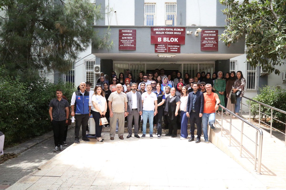 Sosyal Bilimler Meslek Yüksekokulu personelimiz ve öğrencilerine AFAD ekibi tarafından deprem eğitimi verildi, ardından deprem tatbikatı gerçekleştirildi.