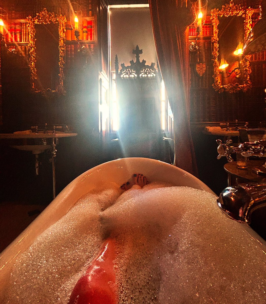RileyRouxUK's tweet photo. Well Deserved. Smooth and Fresh. 

Send to cover this hotel stay. https://t.co/F4M3t8Z4c9