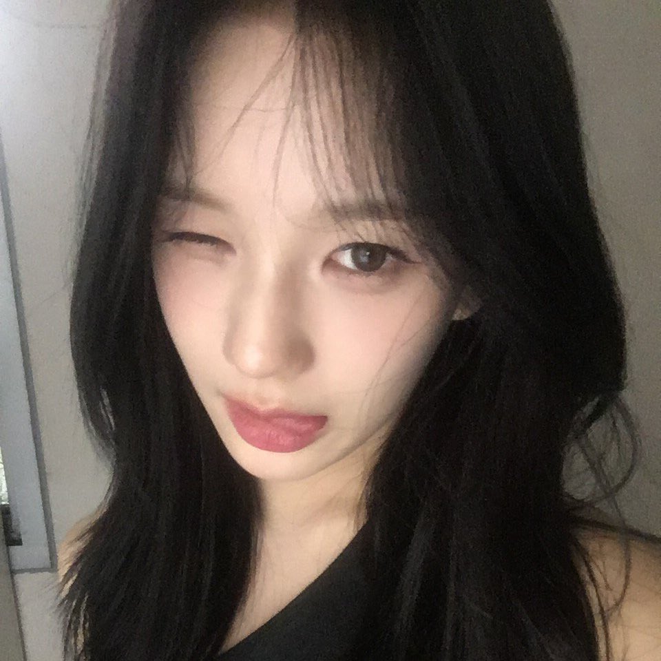 sarangfuls's tweet photo. she's so beautiful it's actually insane https://t.co/A2hm6YRNt7