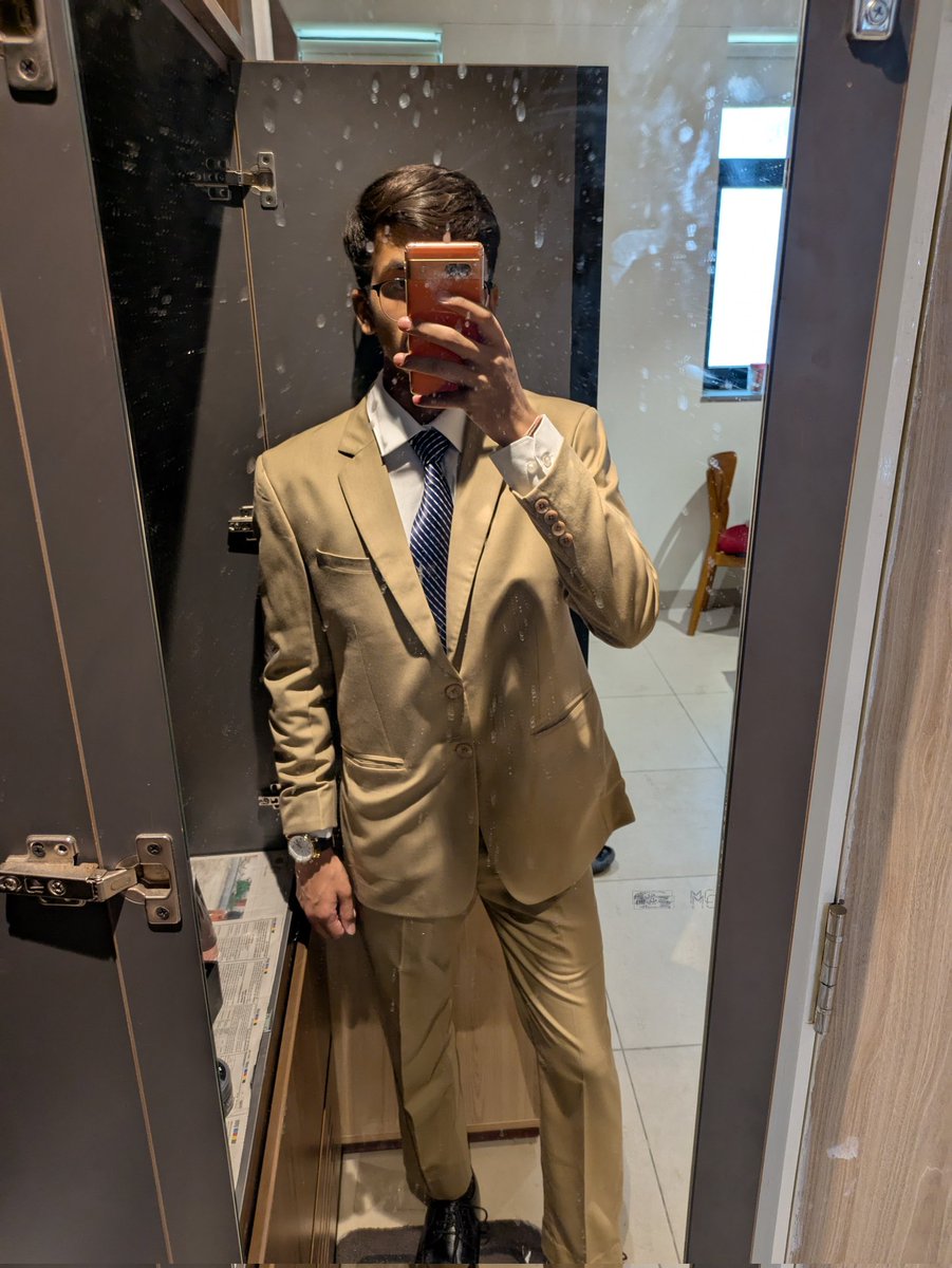 dillidallying's tweet image. #graduated