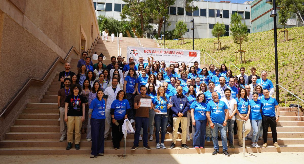 vallhebron's tweet photo. 📣 #VallHebron assoleix la quarta posició en la classificació general dels @bcnsalutgames, l'olimpíada solidària del sector sanitari. 💙💥🏅🤩

Més de 260 professionals de l'Hospital #VallHebron i del @VHIR_ han defensat la samarreta del Campus en les diferents activitats programades i han assolit la glòria olímpica en set modalitats. Enhorabona! 👏👏👏🔝🏓🏀

Llegeix la notícia 👉 https://t.co/5Xdu2hNQVK