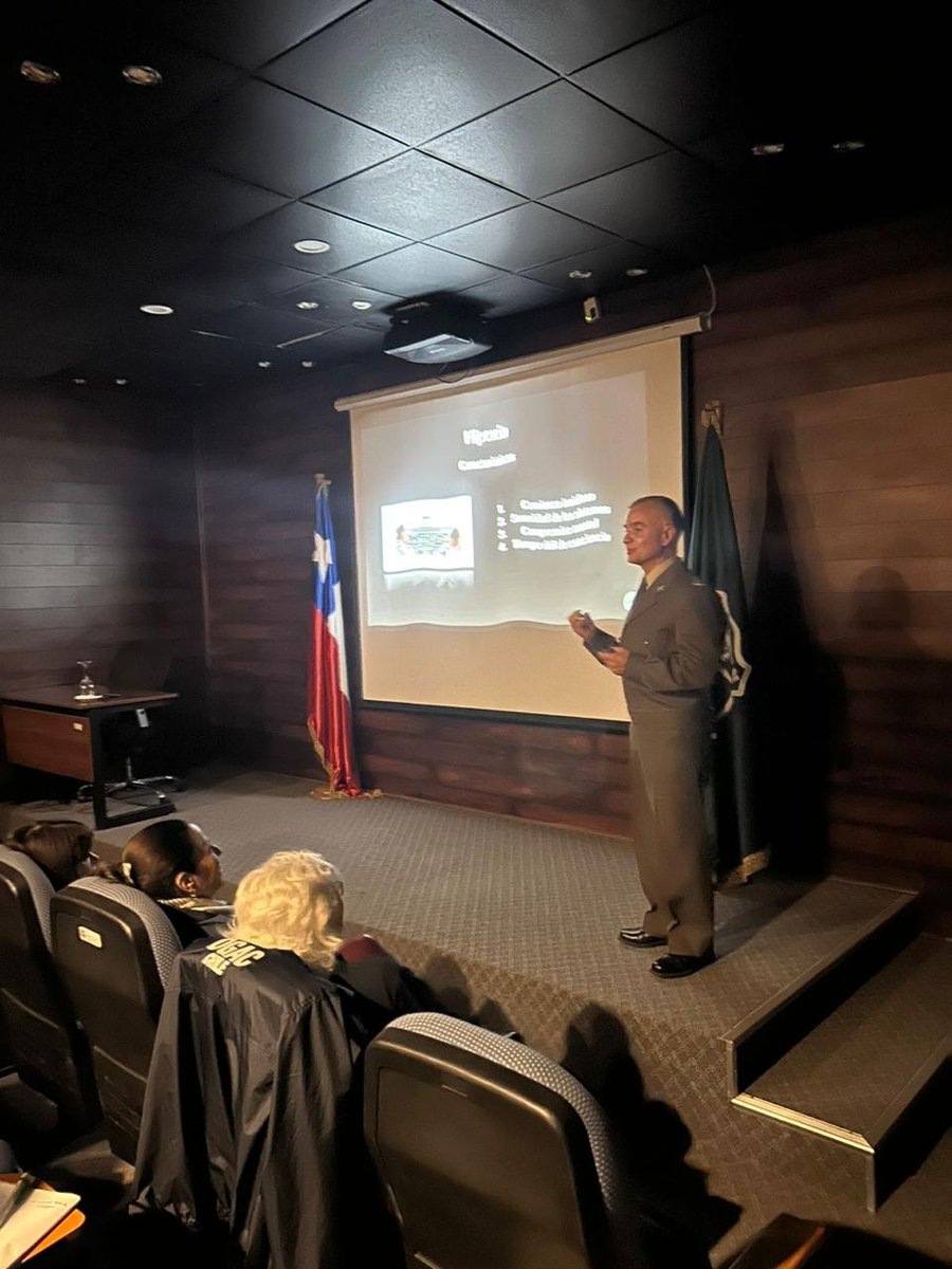 carabhospital's tweet photo. Seminario #Evacam y acceso a aeronaves🚁🛩️ organizado por Unidad Médica Operativa de @Carabdechile @umocarpht y Prefectura Aérea con la participación HOSCAR, HUAP, SAMU, DGAC, CUA, CLINICA INDISA
#Seminario contó con exposición de pilotos especializados y profesionales del SAMU https://t.co/skykl0Uxq3