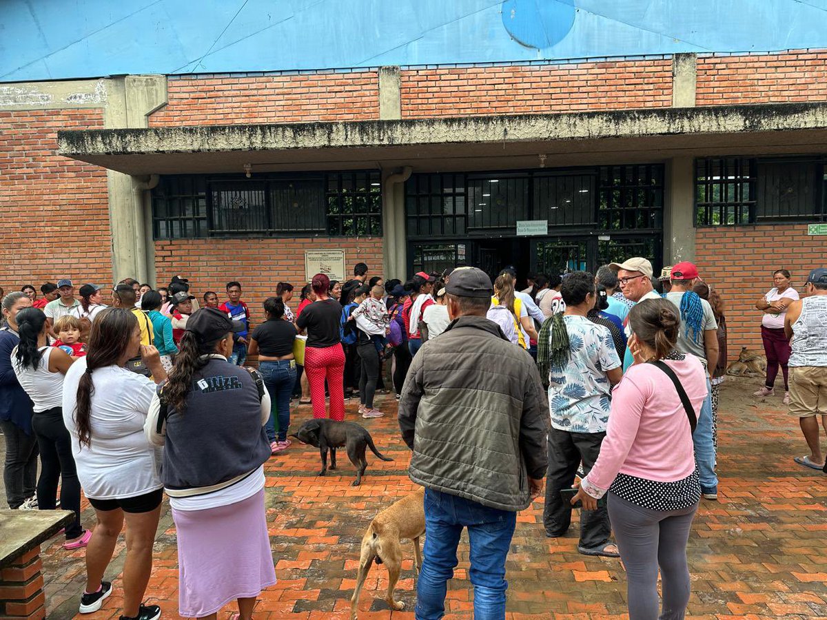 Fortalecemos la atención integral a comunidades desplazadas, migrantes y refugiadas en el Catatumbo

Ante la crisis humanitaria que atraviesa la región del Catatumbo, desplegamos una jornada descentralizada de atención especializada en el corregimiento de La Gabarra, municipio de