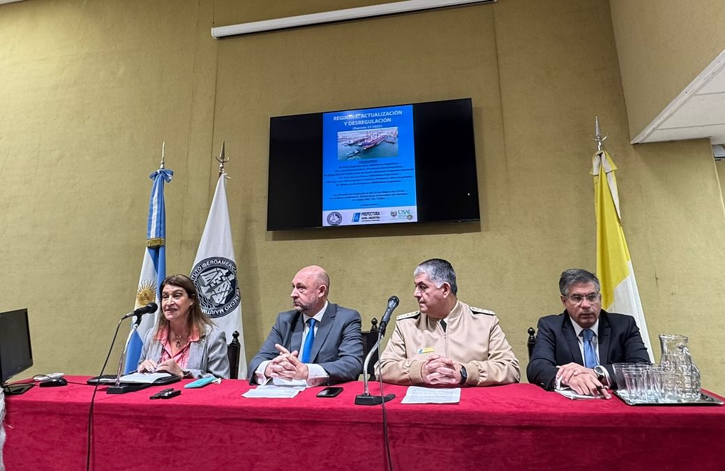 Nuestromar's tweet photo. REGINAVE (PNA): entre la simplificación normativa y los desafíos pendientes para la navegación en Argentina: La reforma impulsada por el Decreto 37/2025 busca modernizar la regulación marítima, pero abre… https://t.co/ncX7Lvq7UL #Destacadas #DefensaySeguridad #TransporteyComEx https://t.co/hpFsCthSxF