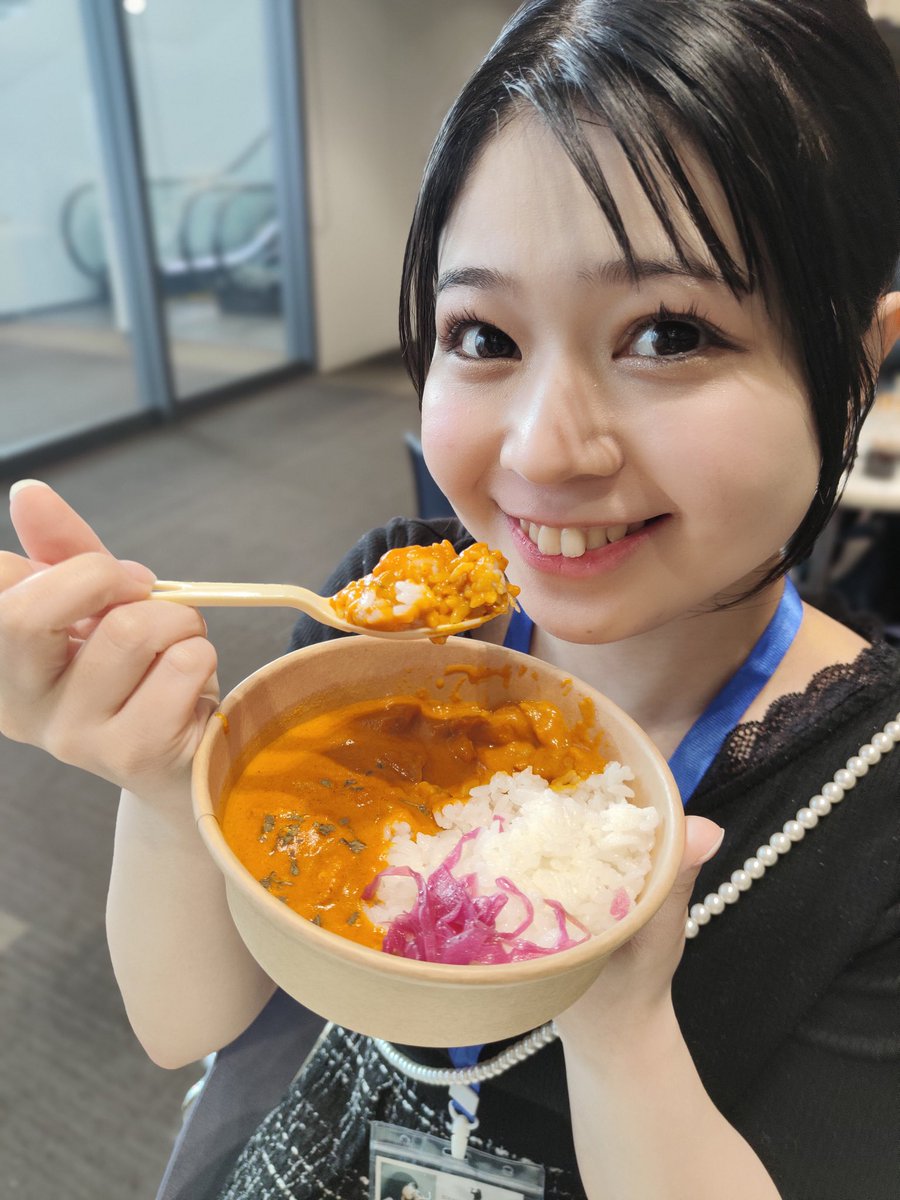 osamayumi_music's tweet photo. オトナブルーのフルバージョンと
製品解説の動画に出演してます❕💖
ぜひ観てください✨️
https://t.co/DXU4bqEDpR
#APC25Spring
#anker #Soundcore
#smaxjp
カレー甘くてチキンもたくさん入ってて
美味しすぎた🍛💖 https://t.co/7XIrTKCivB