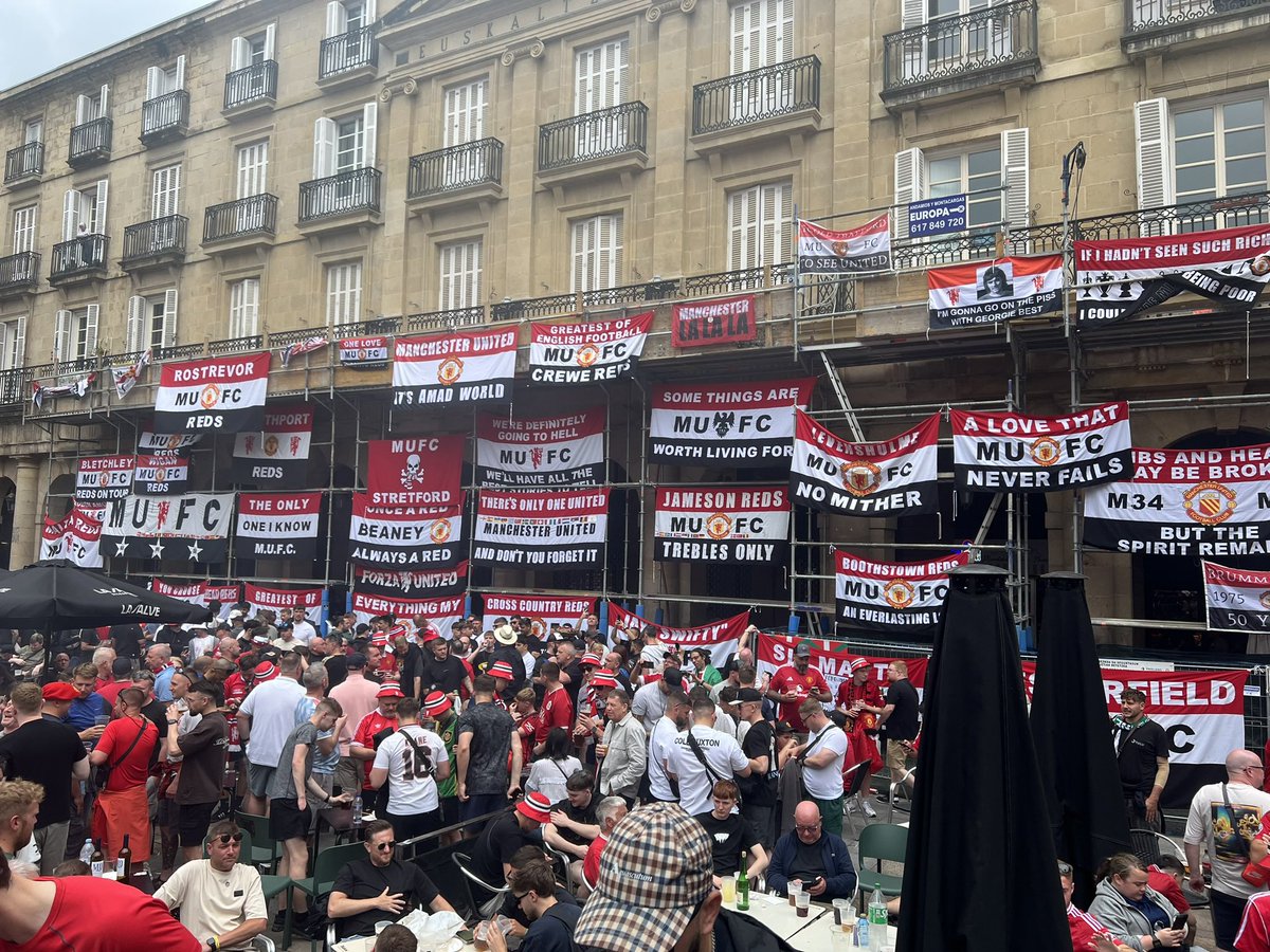 WMC92's tweet photo. If I hadn’t seen such riches, I could live with being poor. Never let the football ruin the trip #mufc ❤️ https://t.co/5LAYkbfSyJ