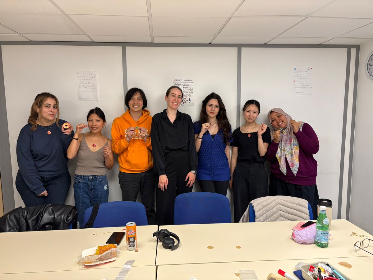 stralang_'s tweet photo. ✨ Atelier créatif &amp; convivial à l'école !
Hier, nos étudiants🧑‍🎓 en cours de 🇫🇷
ont mis leur créativité à l’honneur lors d’un atelier bijoux organisé au sein de notre école 💍
#AtelierBijoux  #VieÉtudiante #ApprendreLeFrançais #FLE #groupementfle  #etudesenfrance  #campusfrance https://t.co/QaY1RO4mDi
