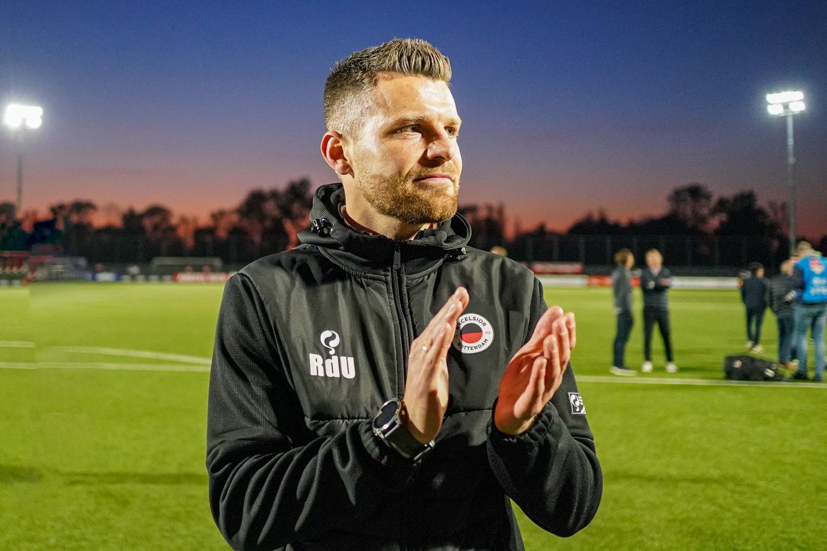 ProExcelsior's tweet photo. De ๐๐๐๐๐๐๐ ๐๐๐๐๐๐๐ die promoveert naar de Eredivisie en de trainer met de ๐๐๐๐๐๐๐ ๐๐๐๐๐๐๐๐! Ruben den Uil kreeg het maar mooi voor elkaar in zijn debuutjaar. ๐ช
#WEREGOINGUP https://t.co/z3pmjzBvZa