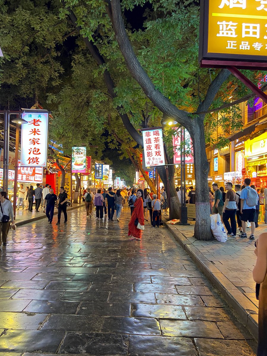 Reniiiik's tweet photo. @RxTSkite Oui mon clem sous Xi’an by night https://t.co/M2imCeW6Kl