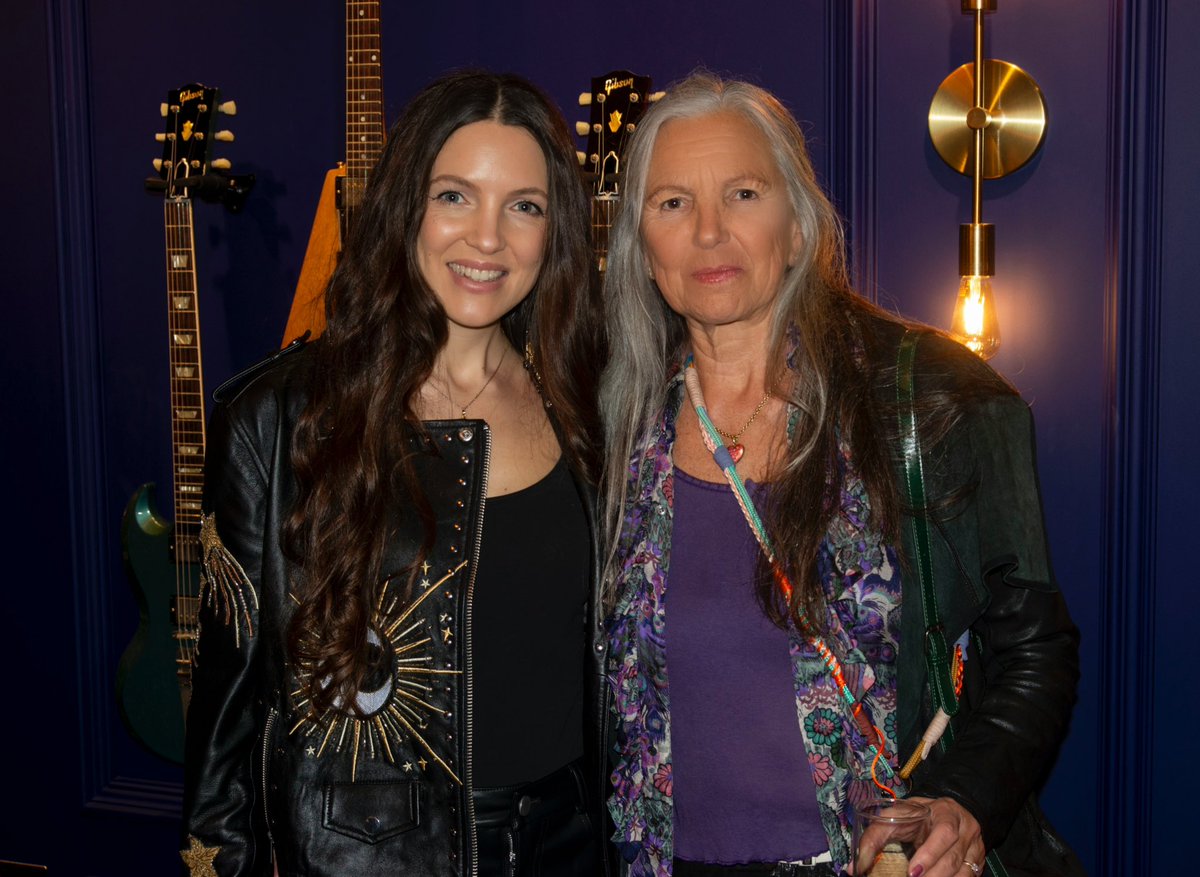 aruba ▼ red tweet media