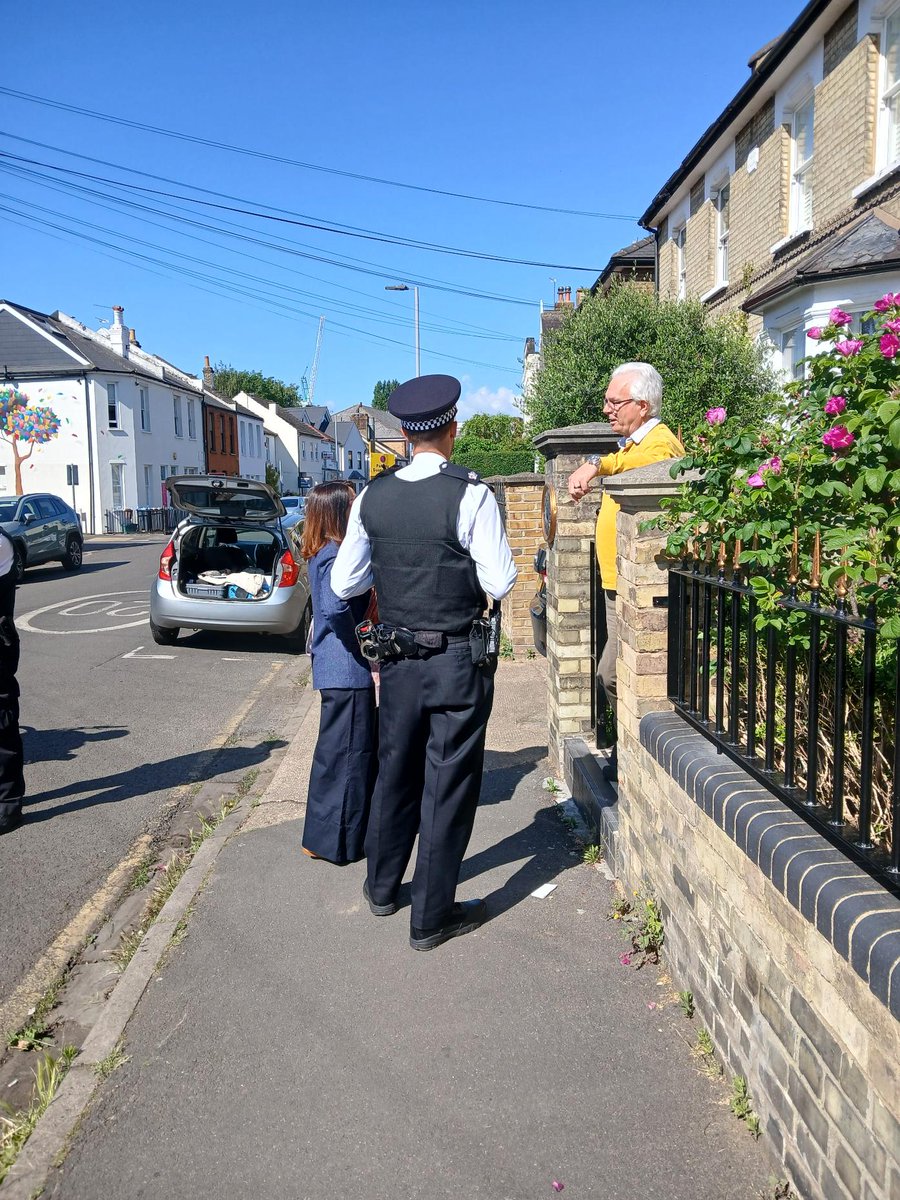MPSKingstonGate's tweet photo. Kingston Gate SNT, superintendent Laughton &amp; Inspector Hunston walked the beat with Kingston Mayor, Sarah Olney MP &amp; Councillor Sadr-Hashemi

We discussed how we would continue to tackle ASB within the area and spoke with residents along the way.

@MPSKingston  
#WalkAndTalk #SNT https://t.co/Xj99JM6h54