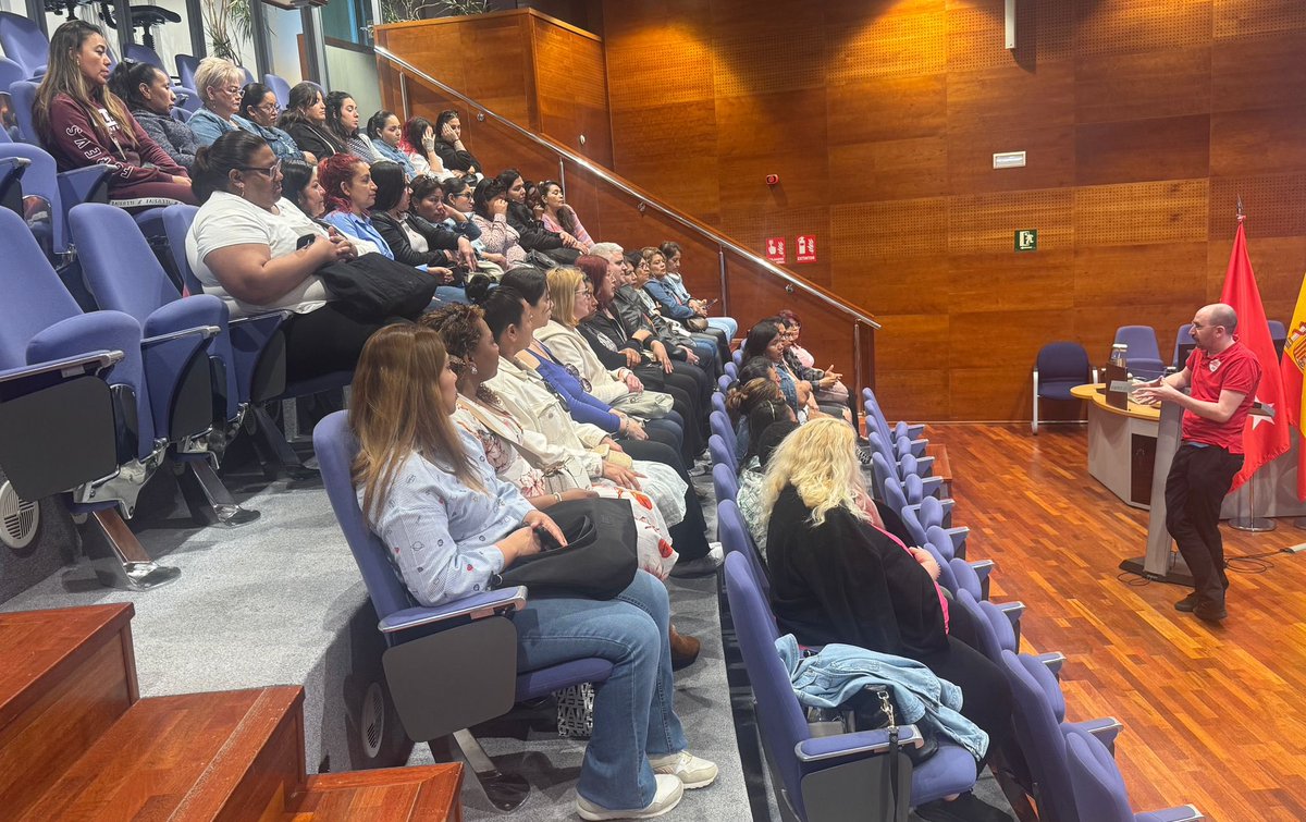 112cmadrid's tweet photo. 📸 En nuestras #Visitas112 hoy hemos recibido a un grupo de alumnos y profesores de Asispa Formación, de @asispa_oficial.

¡Muchas gracias por venir a conocer nuestro trabajo! 👏🏻👏🏻

#Madrid112
#ASEM112 https://t.co/xN3V4NFBGV