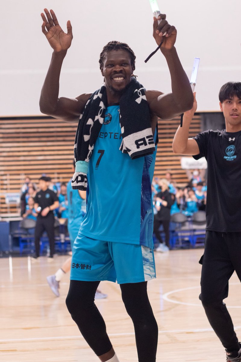toshipanic's tweet photo. 2025.4.25-27  B3 PLAYOFFS QUARTERFINALS 2024-25 東京ユナイテッドBC vs アースフレンズ東京Z in 有明アリーナ(サブアリーナ)

アンジェロ・チョル 選手
Thank you😭

#青に染めろ
#JumpUptoB2
#東京ユナイテッドBC
#TUBC
#アンジェロ・チョル
#ANGELOCHOL https://t.co/D2cjaruet6