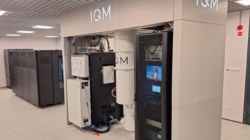 Research in Poland (@researchinpl) on Twitter photo 🎉Big news! The first quantum computer in Poland has just been launched at <a href="/PWr_Wroclaw/">Politechnika Wrocławska</a>.
The computer is tailored to the needs of the university and research laboratories and will be made available to research staff, doctoral students and students.
More👉researchinpoland.org/news/polands-f… 🎉Big news! The first quantum computer in Poland has just been launched at <a href="/PWr_Wroclaw/">Politechnika Wrocławska</a>.
The computer is tailored to the needs of the university and research laboratories and will be made available to research staff, doctoral students and students.
More👉researchinpoland.org/news/polands-f…