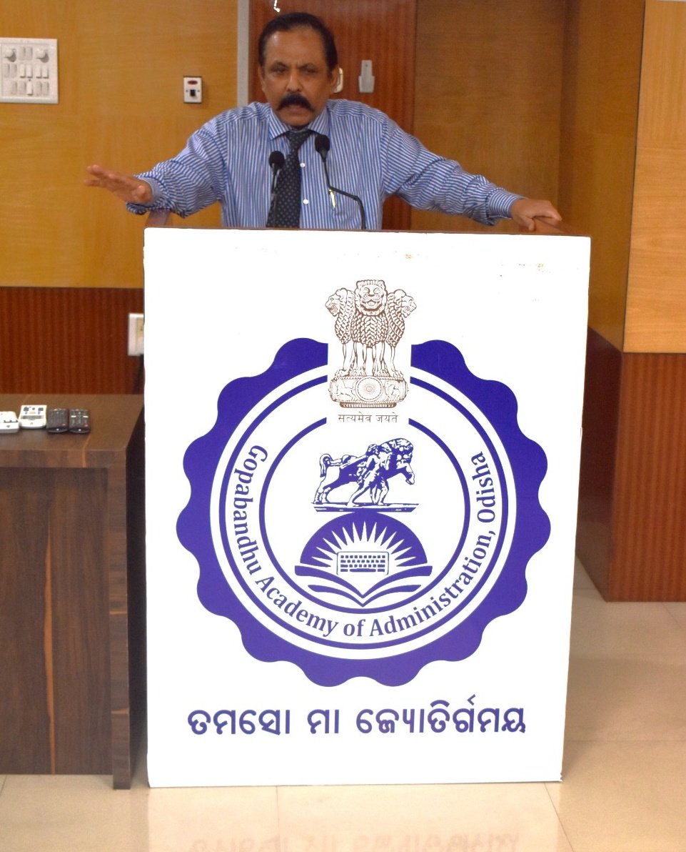 BijayKumarShar7's tweet photo. Sensitized 76 Odisha Administrative Service (OAS) Officers at Gopabandhu Academy of Administration on the social evil of 'witchcraft' practices. Exhorted them  to raise awareness against the menace and strengthen law enforcement for penalizing the offenders. https://t.co/eArFQ4MZLv