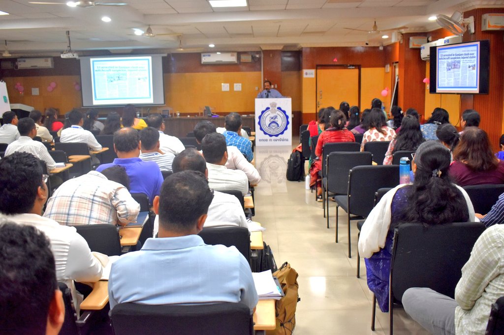 BijayKumarShar7's tweet photo. Sensitized 76 Odisha Administrative Service (OAS) Officers at Gopabandhu Academy of Administration on the social evil of 'witchcraft' practices. Exhorted them  to raise awareness against the menace and strengthen law enforcement for penalizing the offenders. https://t.co/eArFQ4MZLv