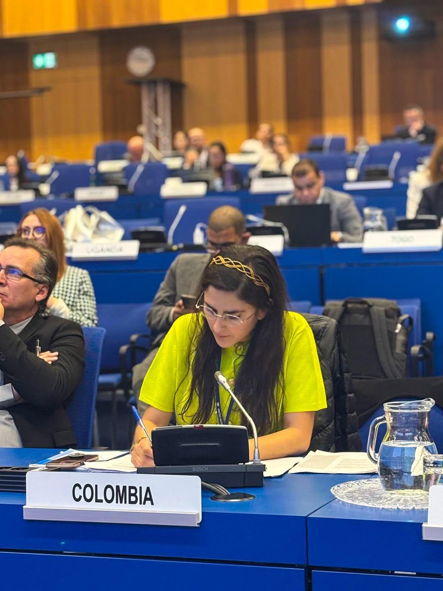 Laura Gil (@lauraggils) on Twitter photo 5/6 Le agradezco a Mariana
Ocampo, primera secretaria de la carrera diplomática y consular. Le puso el corazón. Al equipo de <a href="/EmbColAustria/">Embajada de Colombia y Misión Permanente en Viena</a> que nos asistió todo mi cariño. Una embajadora no podría soñar mejor equipo. 5/6 Le agradezco a Mariana
Ocampo, primera secretaria de la carrera diplomática y consular. Le puso el corazón. Al equipo de <a href="/EmbColAustria/">Embajada de Colombia y Misión Permanente en Viena</a> que nos asistió todo mi cariño. Una embajadora no podría soñar mejor equipo.
