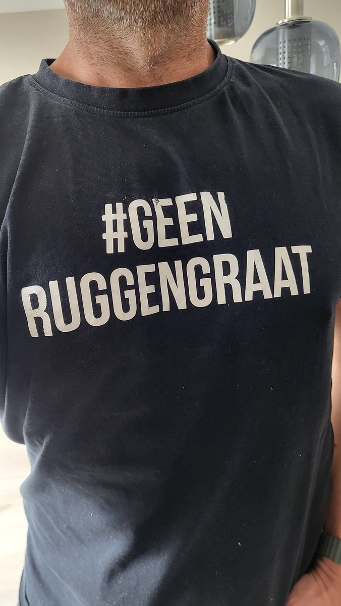 M'n shirt weer eens tevoorschijn gehaald! Dat belooft een mooi weekend te worden!😂😂🤗😋 
Fijn weekend allemaal!👊👍🥂🍺 #weekendvibes #geenruggengraat #fun