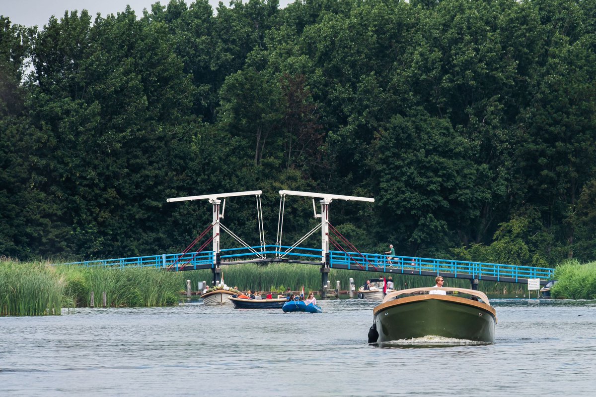 Op 28 juni vieren we samen met vaarliefhebbers en partners de verbeteringen aan deze prachtige vaarverbinding. Komt u ook?

📅 Datum: 28 juni 2025
📍 Locatie: Sluis Zevenhuizer Verlaat, Rottekade 1, 2761 EA Zevenhuizen
⏰ Tijd: 11.00 uur