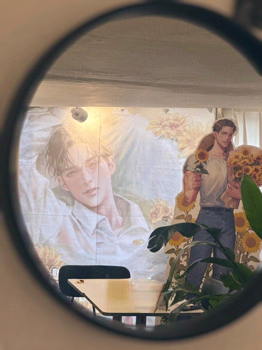 ‘생일 축하해, 내 사랑.’
.

#my_specialist
#생일축하하러_같이가줘
#2025_happy_raymond_day
#금요일밤이었고_너는생일인거같았고_잘생겼으니까